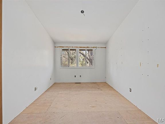 5th image of 1400 Hudson Rd