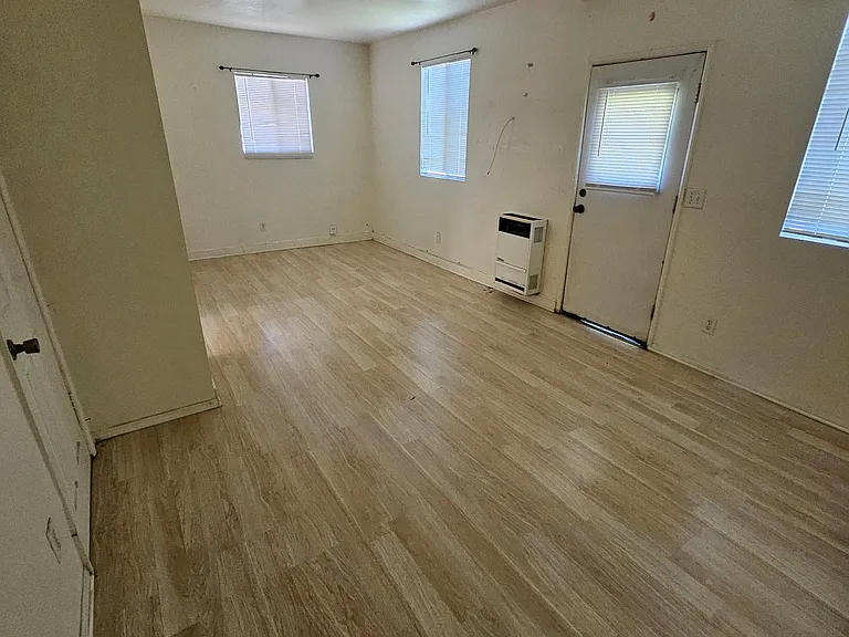 4270 Center St — Photo 3