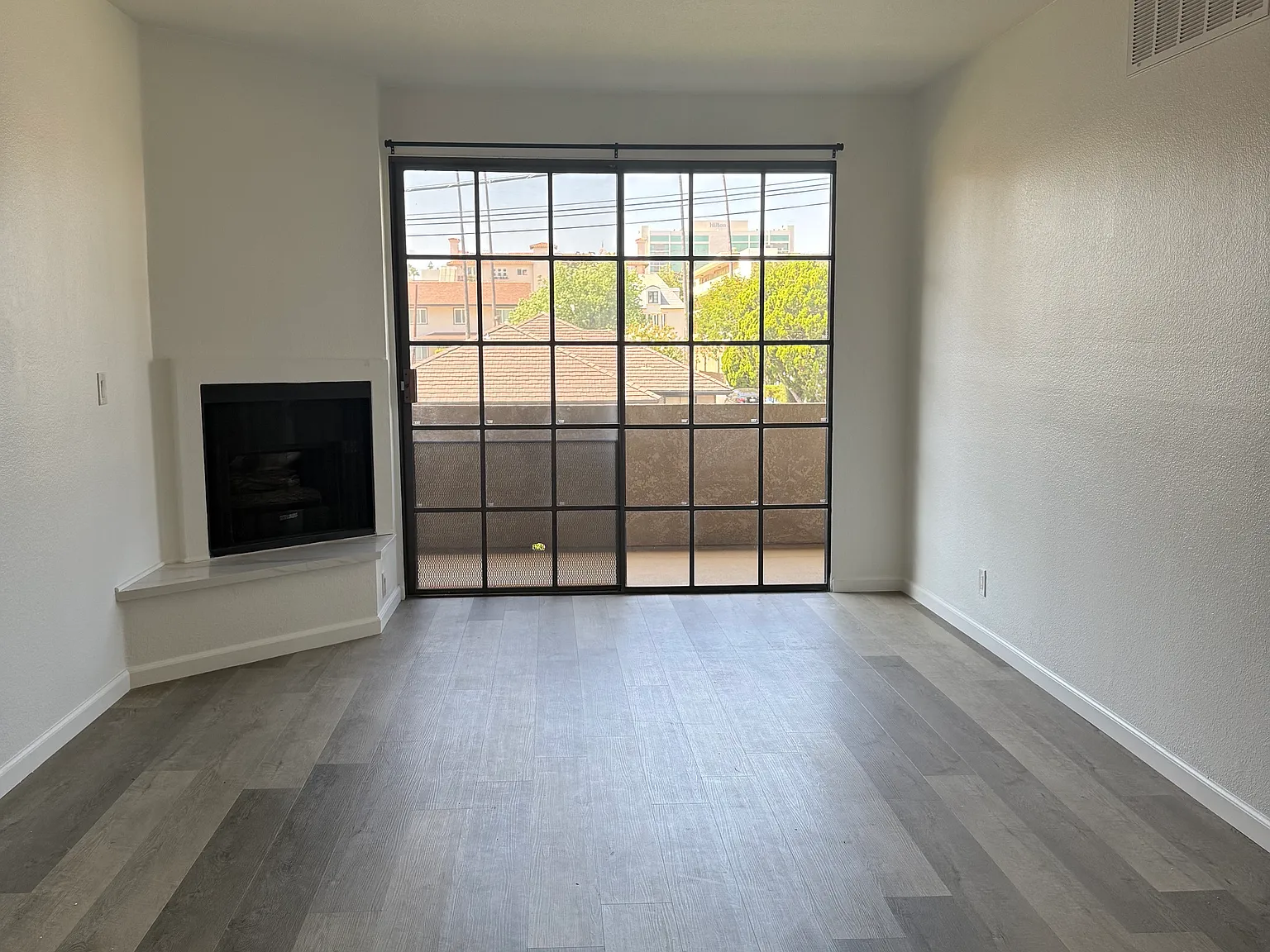 2 bed, 1160 sqft, $4,100 — Photo 4