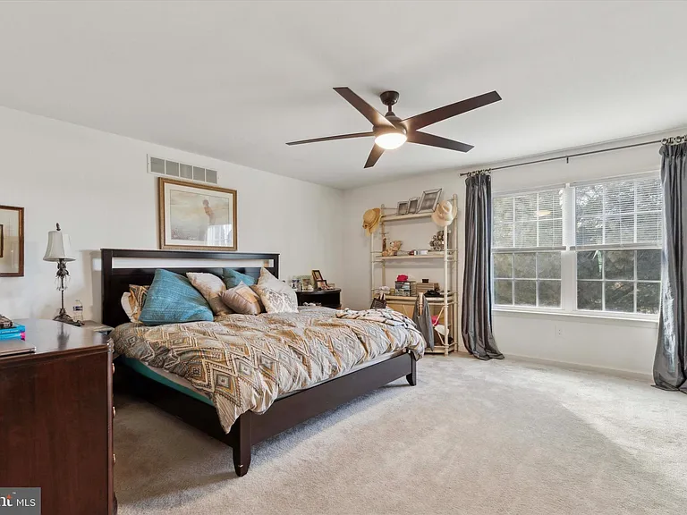 220 Primrose Ln — Photo 10