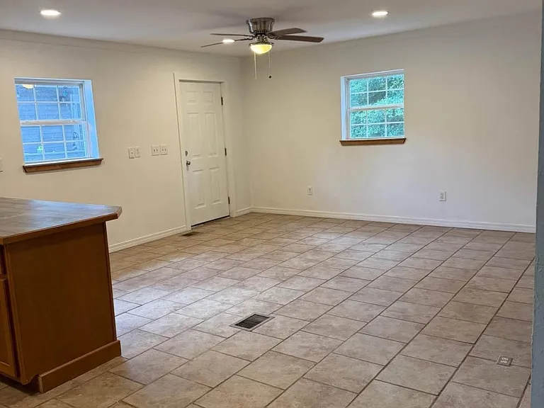 18786 Hillside Cir S — Photo 7