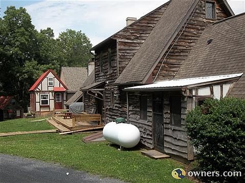 Back of house where driveway comes in.
