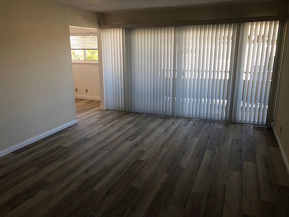 4th image of 1699 Ontario Dr #11