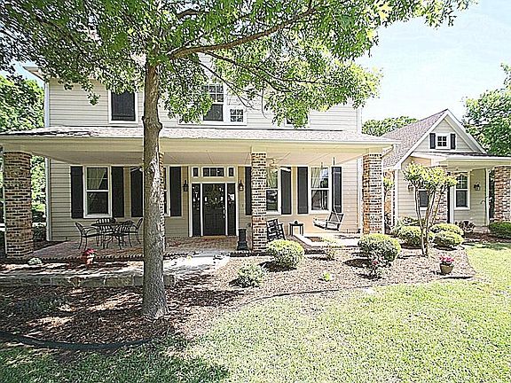 3rd image of 4400 Oak Shores Cir