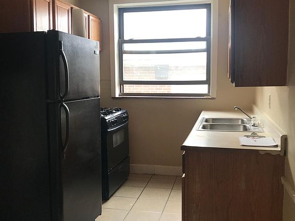3rd image of 2416 Losantiville Ave #3