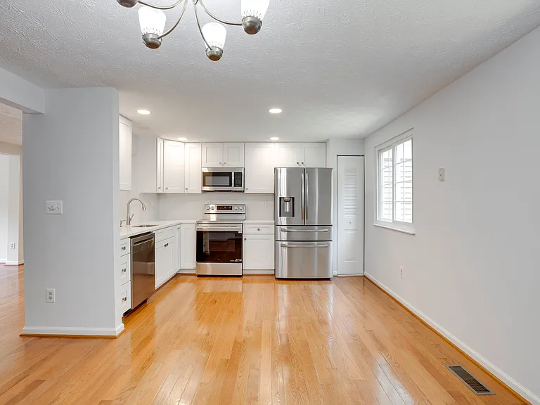 1604 Barnstead Dr — Photo 9