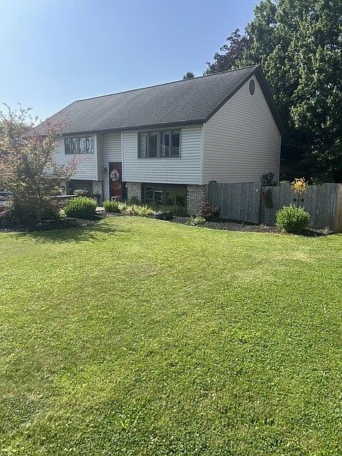 1st image of 104 Woodbury Dr