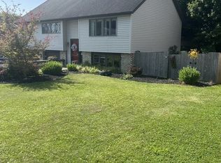 104 Woodbury Dr, Butler, PA 16001