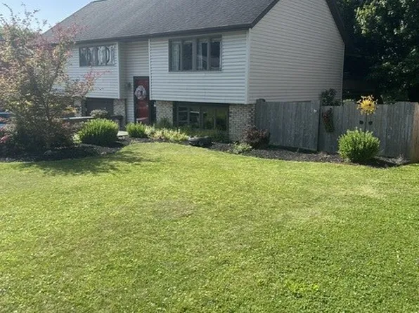 104 Woodbury Dr, Butler, PA 16001