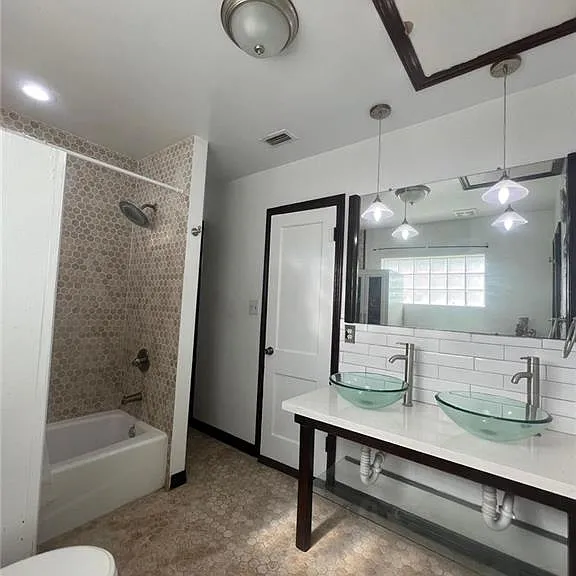 1808 N Broadway St — Photo 26