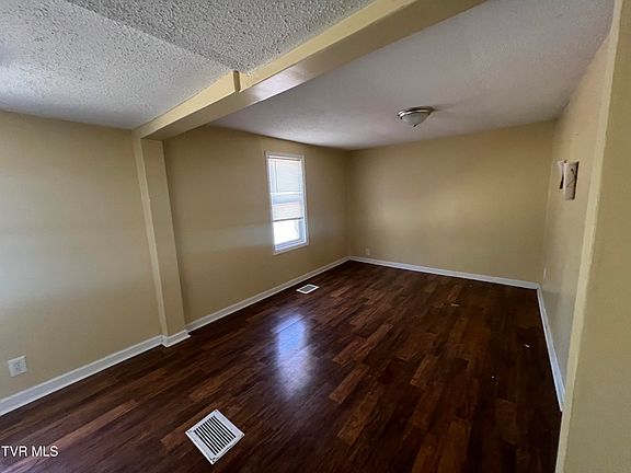 5th image of 261 Jordan Ln