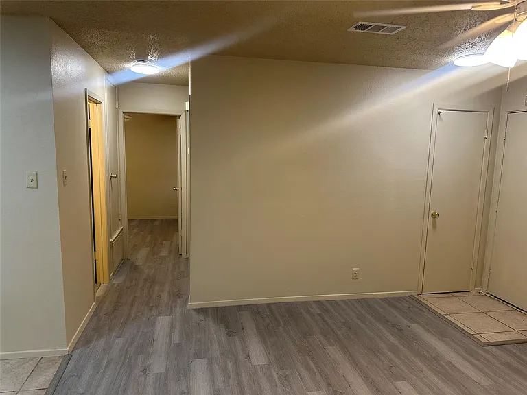 2602 S Bagdad Rd #A — Photo 24