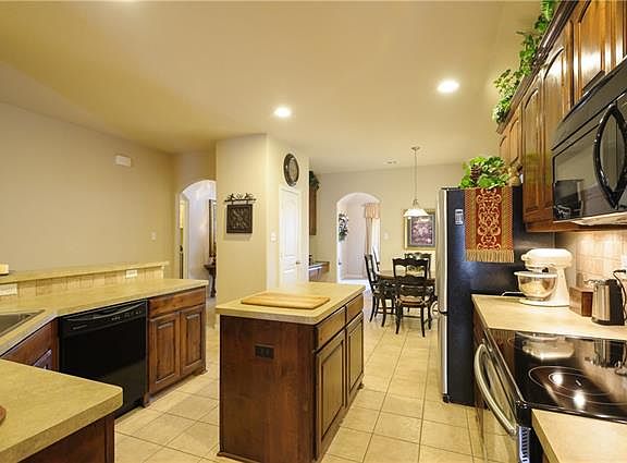 4th image of 216 Longhorn Dr