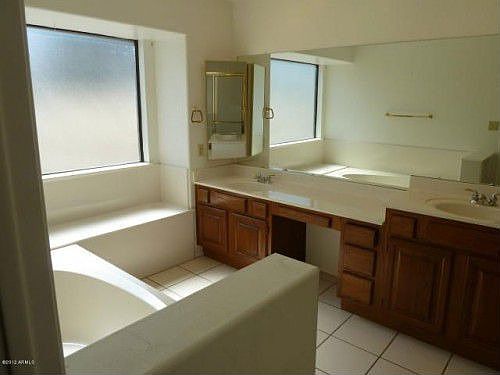 3rd image of 3924 E Amberwood Dr