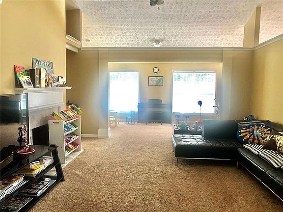 3rd image of 2595 Fairmont Park Ct
