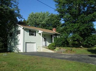 1 Crestwood Dr, Narragansett, RI 02882