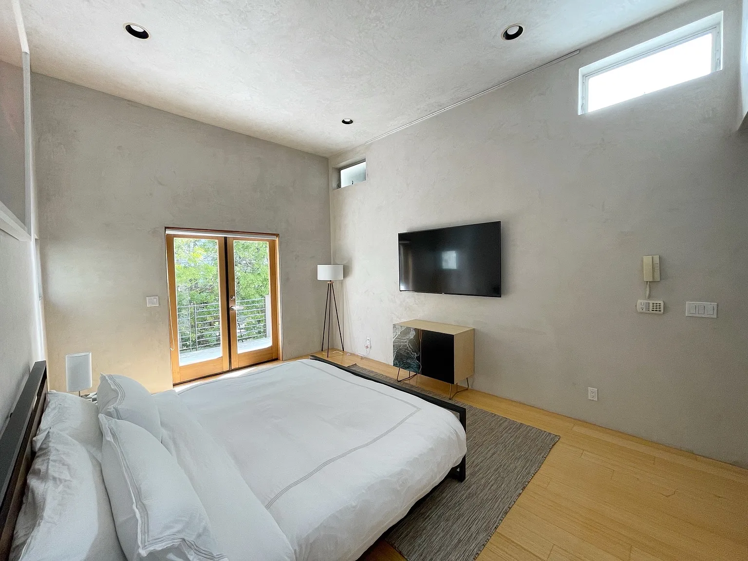 2 bed, 1800 sqft, $18,000 — Photo 2