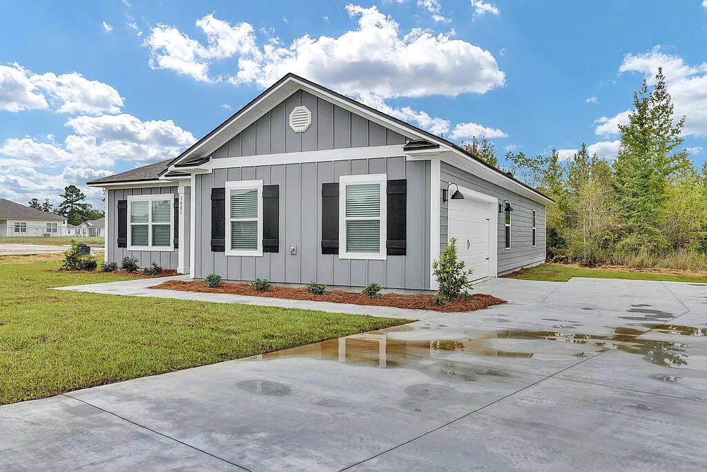 3 bed, 2.0 bath, 1580 sqft, $2,000 — Photo 3