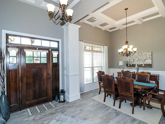 3rd image of 2028 Melrose Pl