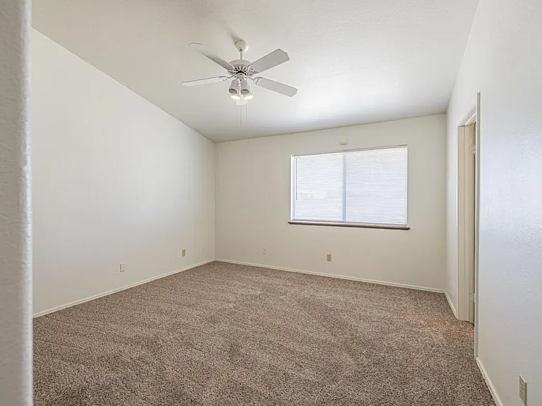 6940 Quezon Ave — Photo 23