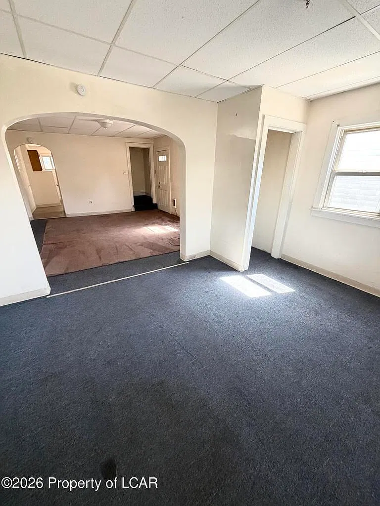 6 bed, 1386 sqft, $1,100 — Photo 4