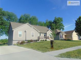 516 Hibiscus Dr, Belton, MO 64012