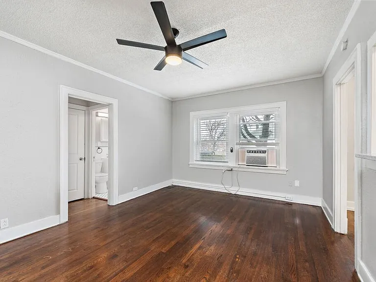 901 E Linwood Blvd — Photo 15