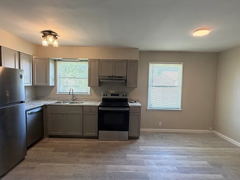 2658 N Cole St — Photo 2