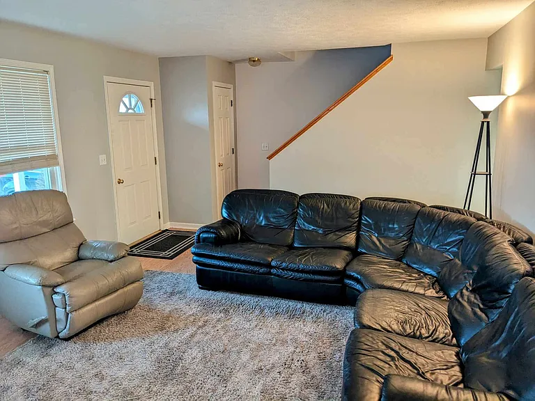 1484 Spencer Ave — Photo 5