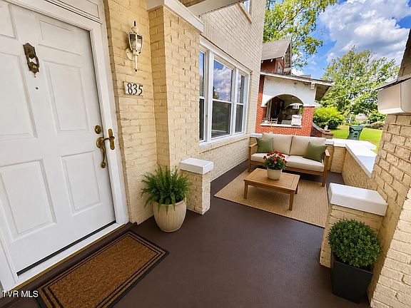 4th image of 835 Highland Ave