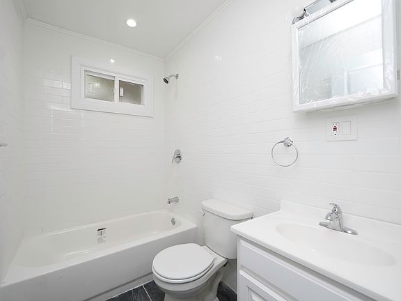 5th image of 563 Saint Lawrence Ave #A