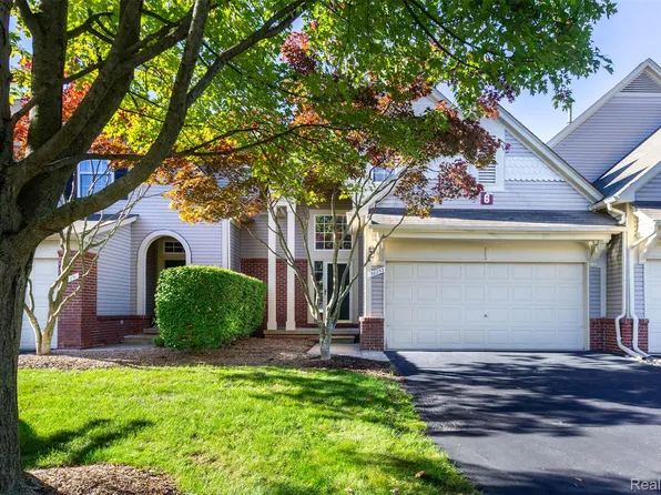 38253 Saratoga Cir, Farmington, MI 48331