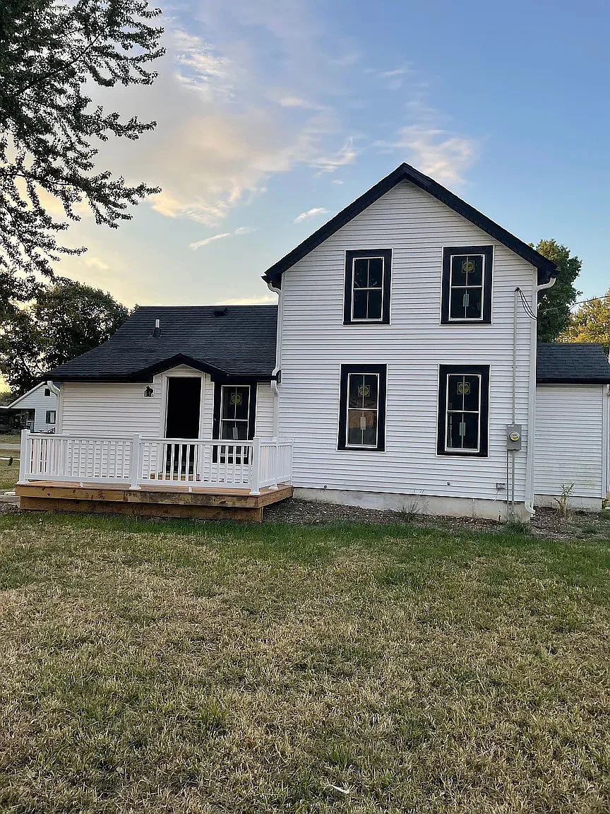 202 E Walnut St — Photo 4