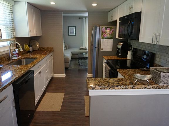 3rd image of 3219 Crystal Ct