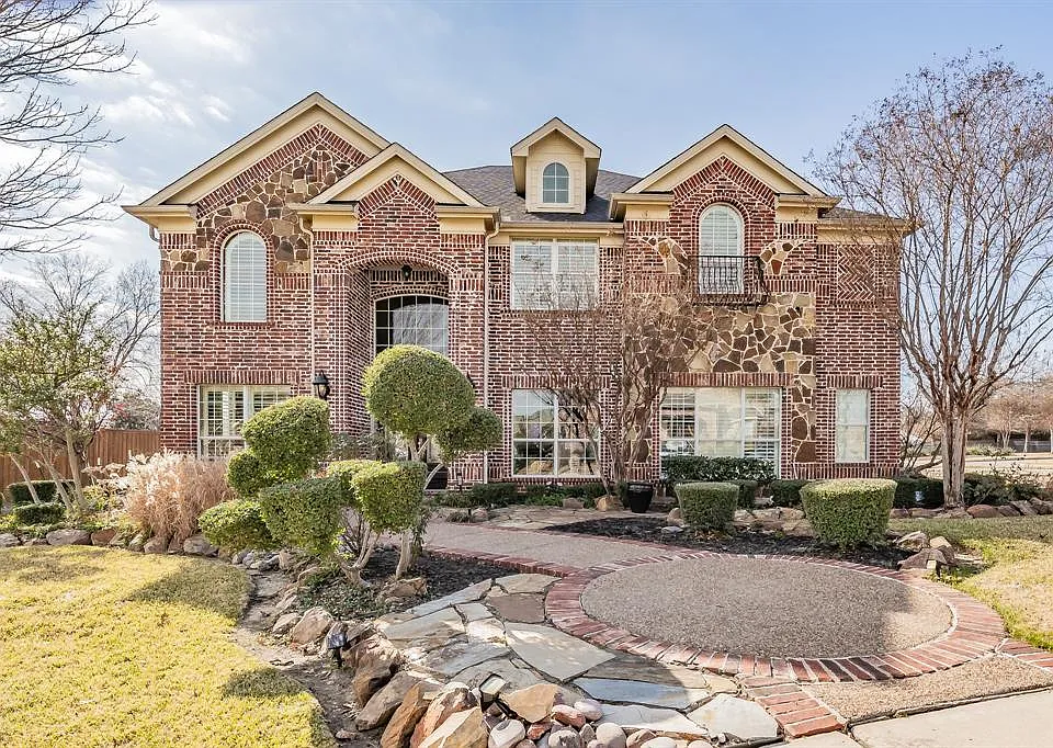 3909 Aquatic Dr
