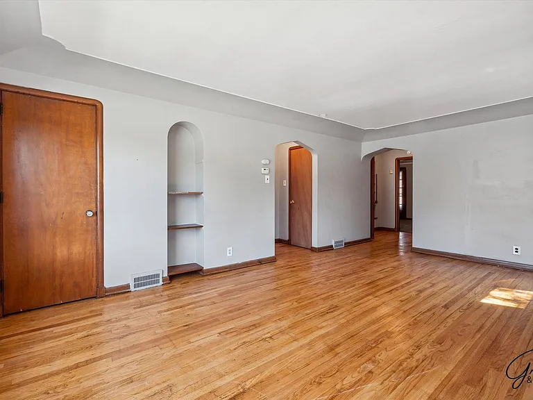 5076 Chalmers St — Photo 5