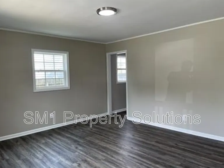 104 Lawndale Ave — Photo 7