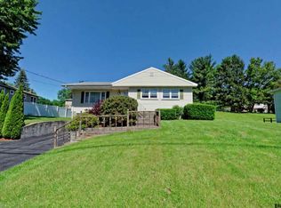 25 Meadowlark Dr, Latham, NY 12110