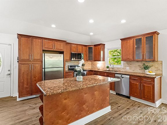 5th image of 5801 Lindenwood Dr