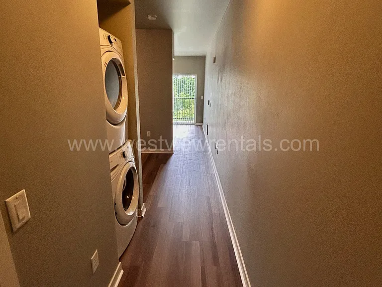 203 E Laurel St — Photo 320