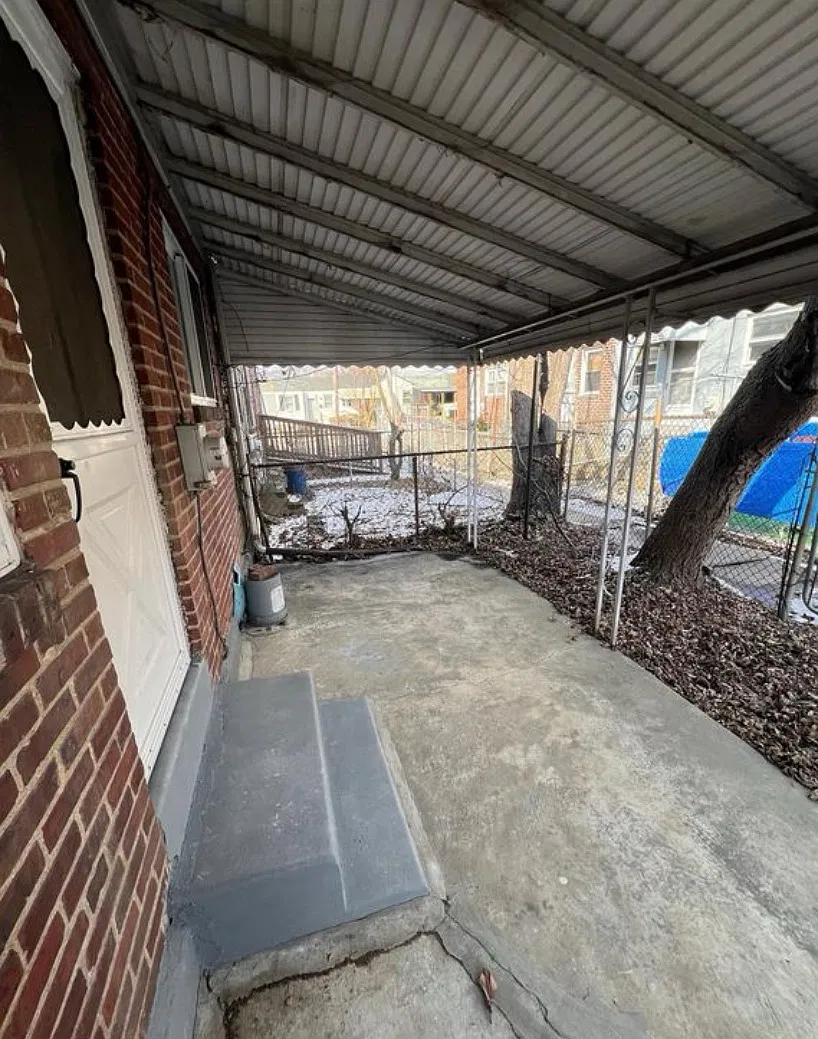 907 Sharon Ave — Photo 2
