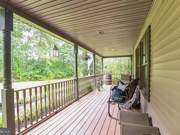 5th image of 214 Head Of River Rd