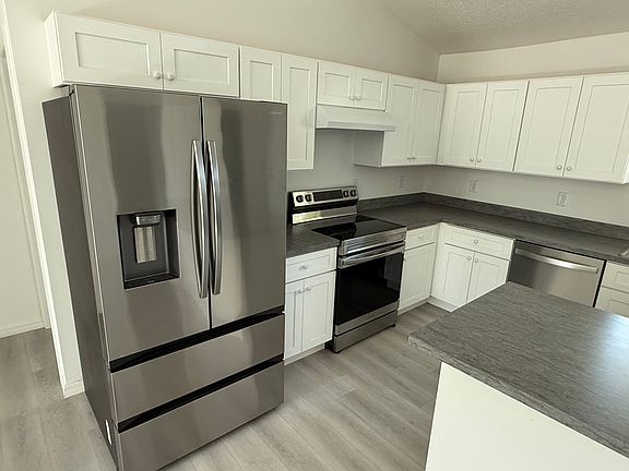 4th image of 443 NE Davis Ave
