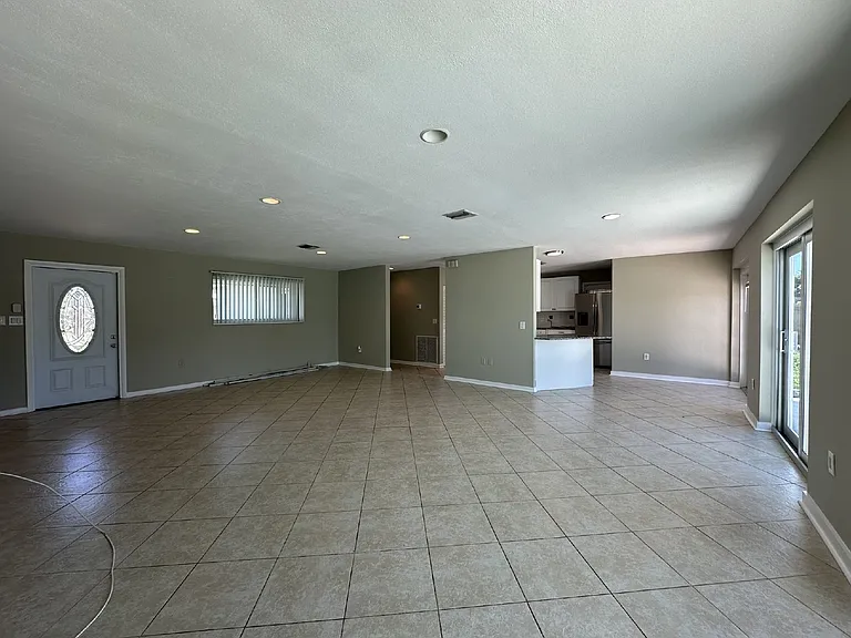 835 Conreid Dr NE — Photo 4