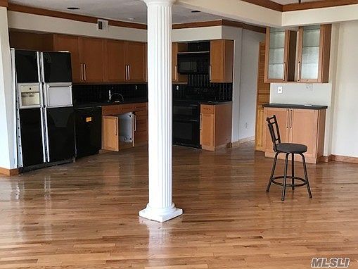 3rd image of 72 Aspen Dr W
