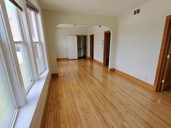 2nd image of 3721 W Belmont Ave #1R