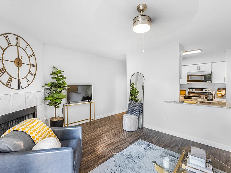 The Burke Apartments — Photo 41