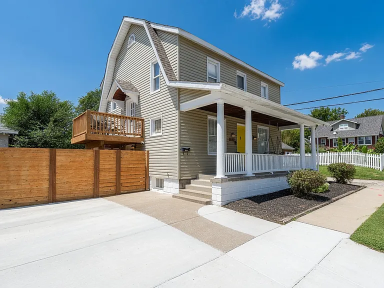 1509 W Clark St — Photo 3