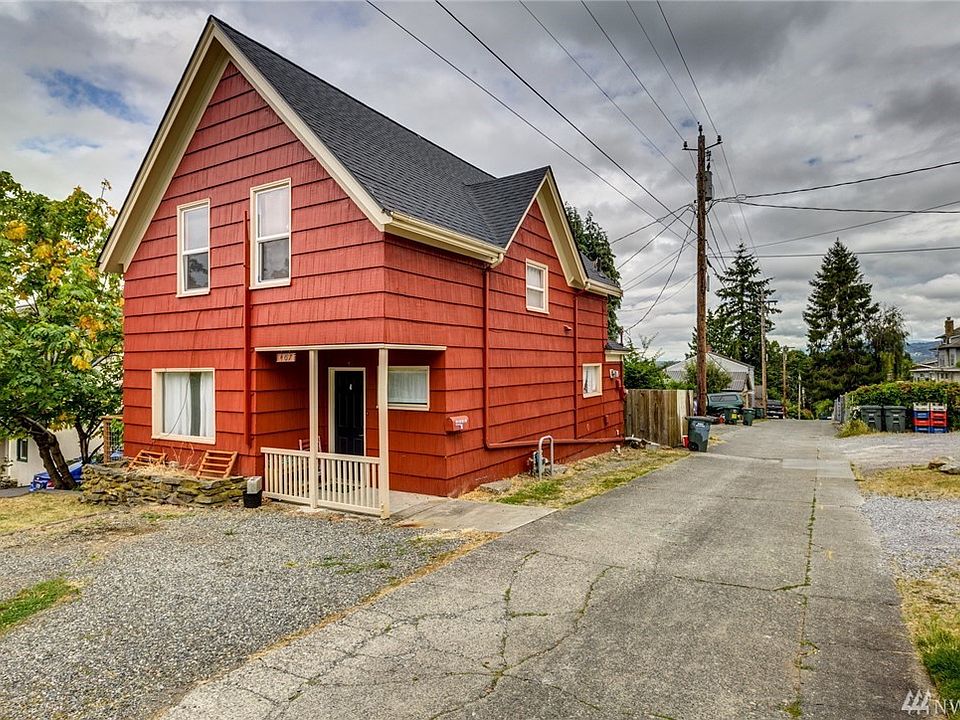 Turn key home that is walking distance to Western Washington University, downtown, and Fairhaven. 