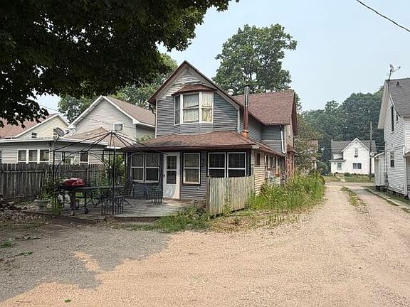 5th image of 220 Prairie St
